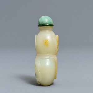 A Chinese pale celadon and russet jade double gourd snuff bottle, 19th C. — 照片 2