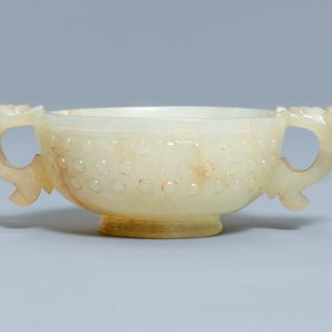 A Chinese pale celadon and russet jade two-handled bowl, prob. Ming — 照片 3