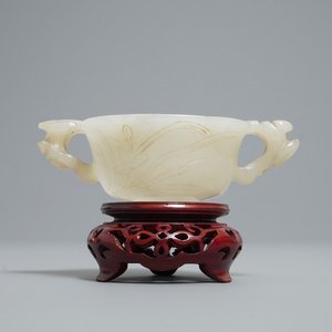 A Chinese pale celadon jade libation cup, 18/19th C. — 照片 1
