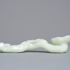 A Chinese pale celadon jade ruyi sceptre, 19/20th C. — photo 4