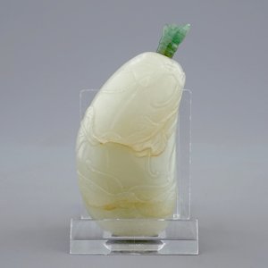 A Chinese pale celadon jade snuff bottle, 18/19th C. — 照片 1