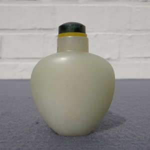 A Chinese pale celadon jade snuff bottle, 19th C. — 照片 6
