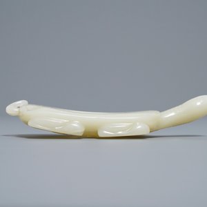 A Chinese pale celadon jade 'tortoise' brush washer on wooden stand, 18/19th C. — 照片 4