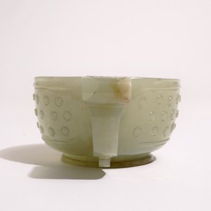 A Chinese pale celadon jade two-handled bowl, 19th C. — photo 2