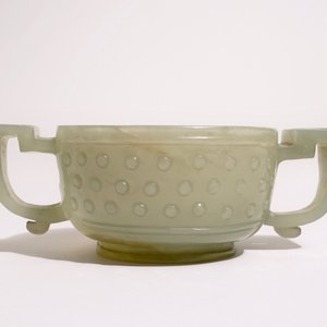A Chinese pale celadon jade two-handled bowl, 19th C. — photo 3