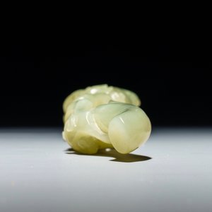 A Chinese pale green jade model of a lingzhi scepter, 19/20th C. — 照片 4