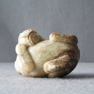 A Chinese pale grey-brown jade model of a Buddhist lion, 19/20th C. — 照片 12