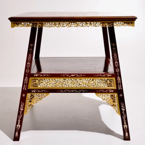 A Chinese parcel-gilt and sculpted wood table with bone inlay, 20th C. — 照片 5