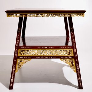 A Chinese parcel-gilt and sculpted wood table with bone inlay, 20th C. — 照片 7