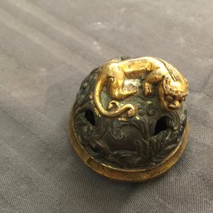 A Chinese parcel-gilt bronze double gourd hanging censer and cover, Kangxi mark, Qing — 照片 11
