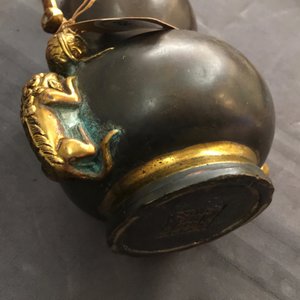 A Chinese parcel-gilt bronze double gourd hanging censer and cover, Kangxi mark, Qing — 照片 9