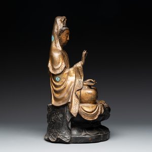 A Chinese parcel-gilt bronze Guanyin and a pair of Bodhisattvas, 20th C. — 照片 3