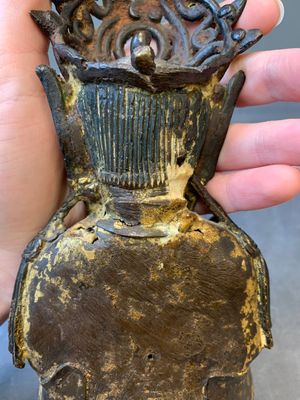 A Chinese parcel-gilt bronze Guanyin and wooden stand, Ming — photo 9