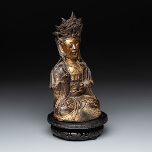 A Chinese parcel-gilt bronze Guanyin and wooden stand, Ming — photo 1