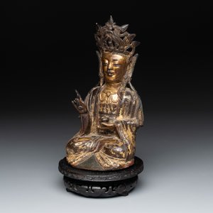 A Chinese parcel-gilt bronze Guanyin and wooden stand, Ming — photo 2