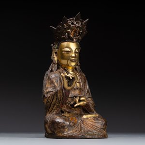 A Chinese parcel-gilt bronze Guanyin, Ming — photo 1