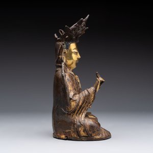 A Chinese parcel-gilt bronze Guanyin, Ming — photo 5