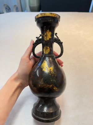A Chinese parcel-gilt bronze vase with dragon-form handles, Yuan/Ming — photo 3