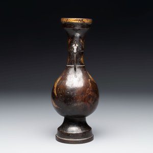 A Chinese parcel-gilt bronze vase with dragon-form handles, Yuan/Ming — photo 4