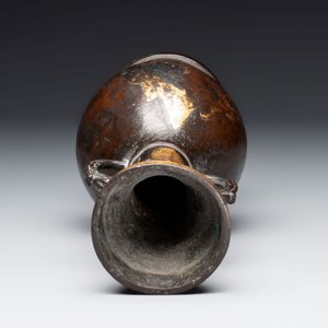A Chinese parcel-gilt bronze vase with dragon-form handles, Yuan/Ming — photo 5