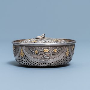 A Chinese parcel-gilt silver cricket box, Qianlong — 照片 5
