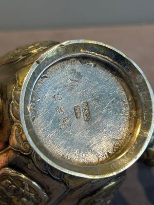 A Chinese parcel-gilt silver wine ewer for the Peranakan or Straits market,  Xuan Huang Hao 炫煌號 and An Yi Zao 安益造 mark, 19/20th C. — photo 22