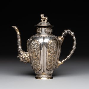 A Chinese parcel-gilt silver wine ewer for the Peranakan or Straits market,  Xuan Huang Hao 炫煌號 and An Yi Zao 安益造 mark, 19/20th C. — photo 1