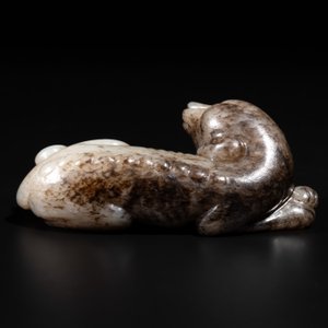 A Chinese partly black coloured white jade dog carving, Qing — foto 3