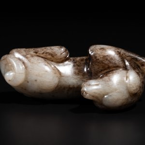 A Chinese partly black coloured white jade dog carving, Qing — foto 5