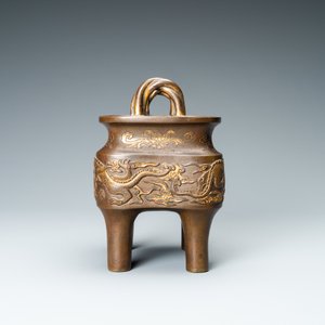 A Chinese partly gilded bronze censer with jade-topped wooden cover, Xuande mark, Kangxi — photo 5