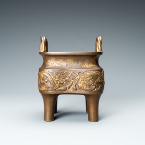 A Chinese partly gilded bronze censer with jade-topped wooden cover, Xuande mark, Kangxi — photo 6