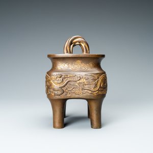 A Chinese partly gilded bronze censer with jade-topped wooden cover, Xuande mark, Kangxi — photo 7