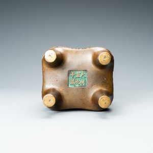 A Chinese partly gilded bronze censer with jade-topped wooden cover, Xuande mark, Kangxi — photo 9