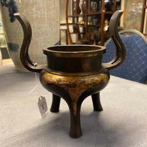 A Chinese partly gilded bronze tripod censer and cover, Ming — 照片 15