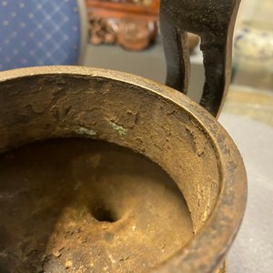 A Chinese partly gilded bronze tripod censer and cover, Ming — 照片 17