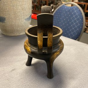 A Chinese partly gilded bronze tripod censer and cover, Ming — 照片 18