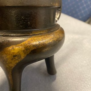 A Chinese partly gilded bronze tripod censer and cover, Ming — 照片 19