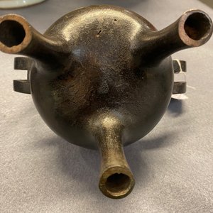 A Chinese partly gilded bronze tripod censer and cover, Ming — 照片 21