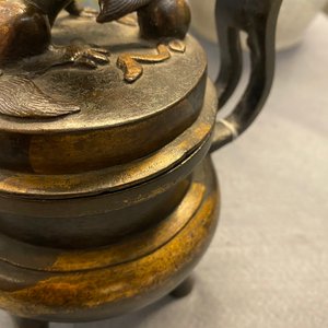 A Chinese partly gilded bronze tripod censer and cover, Ming — 照片 29