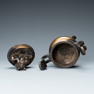 A Chinese partly gilded bronze tripod censer and cover, Ming — 照片 6