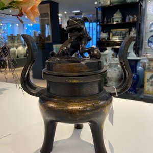 A Chinese partly gilded bronze tripod censer and cover, Ming — 照片 8