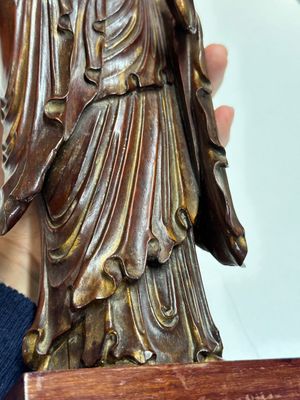 A Chinese partly gilt and lacquered wooden sculpture of Guanyin, Ming — 照片 6