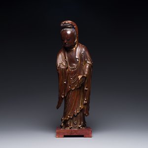 A Chinese partly gilt and lacquered wooden sculpture of Guanyin, Ming — 照片 2