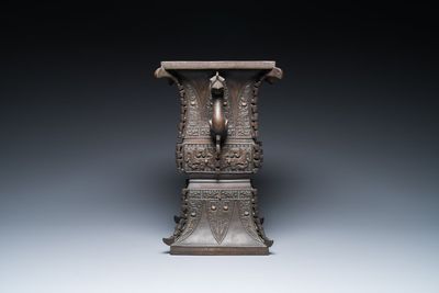 A Chinese partly gilt bronze archaistic inscribed 'fangzun' vase, 19/20th C. — 照片 9
