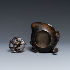 A Chinese peach-shaped bronze censer and cover, Qing — 照片 6