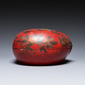 A Chinese peach-shaped painted lacquer box and cover, Qing — 照片 4