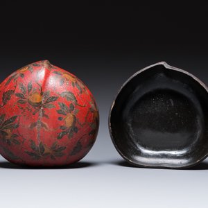 A Chinese peach-shaped painted lacquer box and cover, Qing — 照片 7