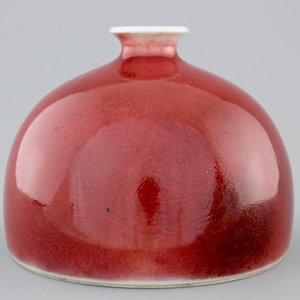 A Chinese peachbloom-glazed beehive waterpot, Kangxi mark, 18/19th C. — 照片 4
