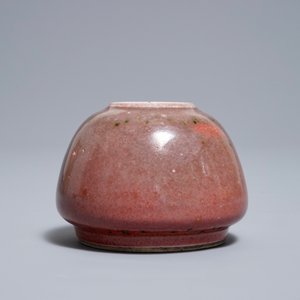 A Chinese peachbloom-glazed brush washer, Kangxi mark, 19th C. — 照片 3