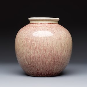 A Chinese peachbloom-glazed globular vase, 19th C. — photo 2